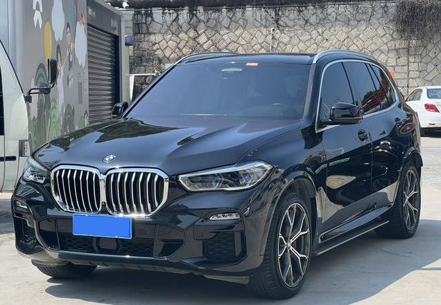47.6万的 2021款宝马X5进口尊享型，7.4万公里未过户，厦门车源