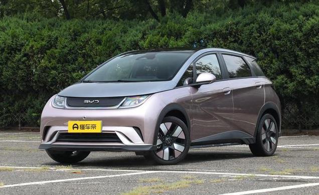 20万降至14万！纯电MINI加入价格战，与比亚迪海豚同价怎么选？