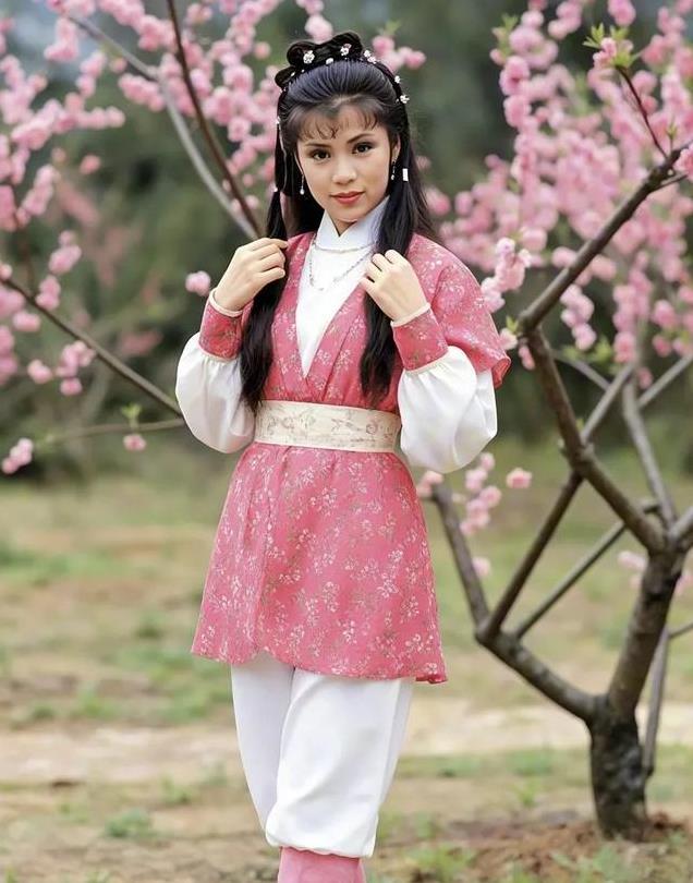灵动俏黄蓉，甜美映人心—翁美玲