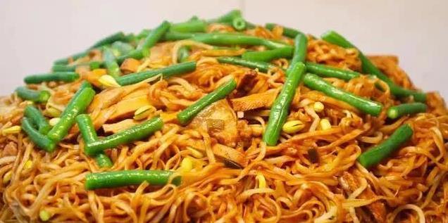 河南老式“蒸卤面”的做法，色香味俱全，赶快学起来吧