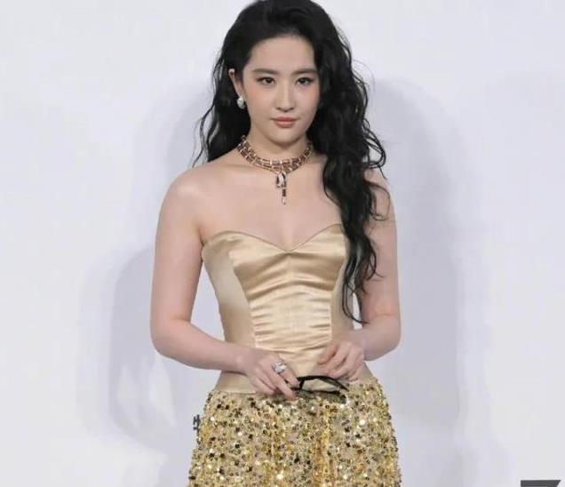 上海这晚，站位暴露江湖地位，杨幂刘诗诗站两边，C位却雷打不动