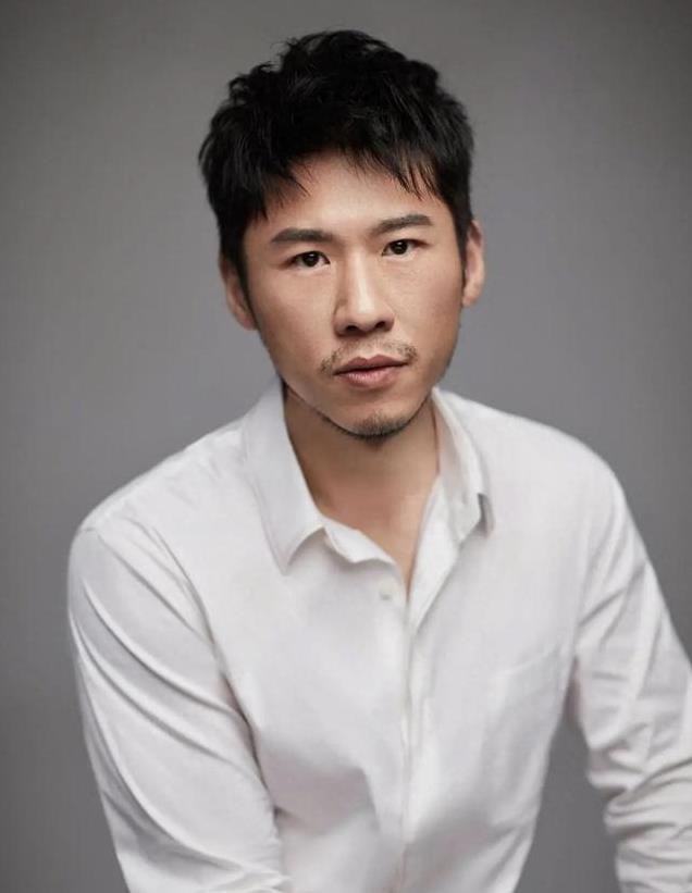 著名演员王馥荔：丈夫为娶她被开除，如今儿子成了夫妻俩的骄傲