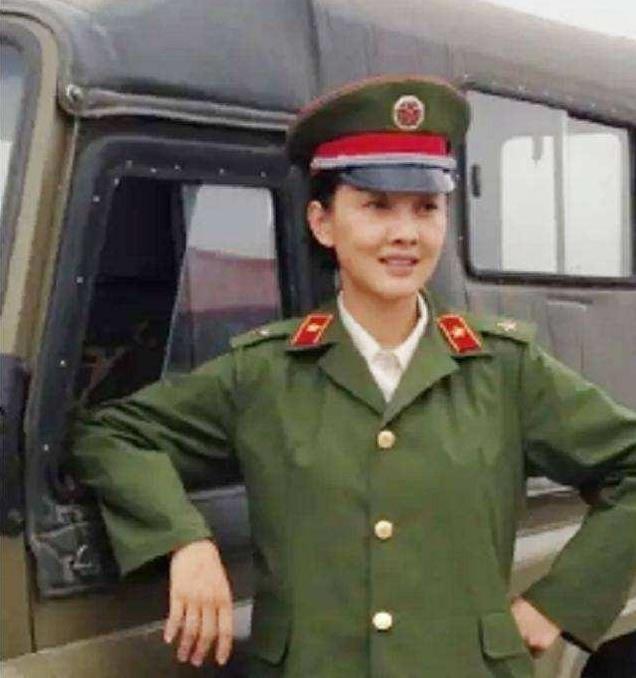 演员牛莉：是运动冠军也是小品女王，嫁给普通丈夫很知足