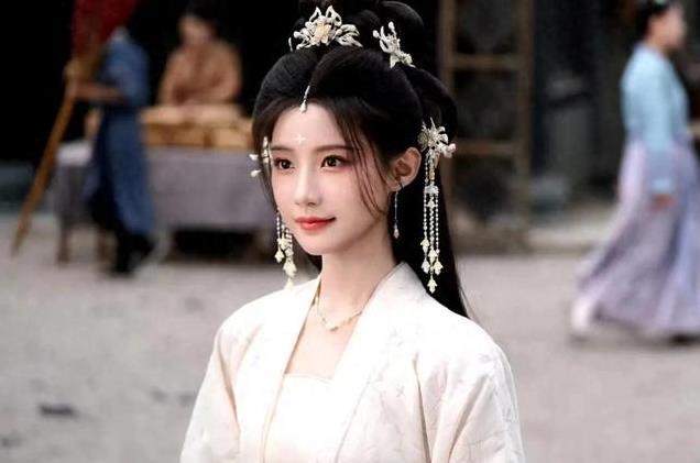 《大奉打更人》13位美女换上现代装，个个反差十足，2丫鬟太惊艳