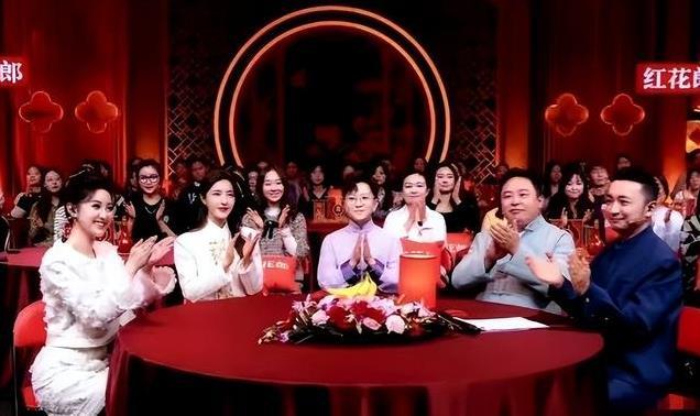 郭麒麟厉害了！上央视当主持跟尼格买提搭档，网友：老郭在偷着乐