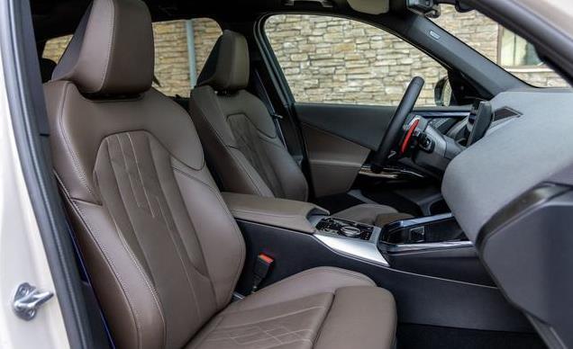 2025款宝马BMW X3 M50 xDrive：充满运动气息