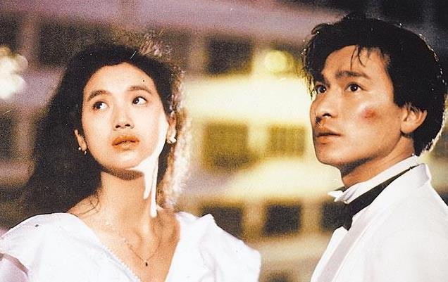 56岁吴倩莲街头偶遇，满头白发穿汗衫显沧桑，真实美感反而更动人