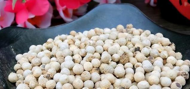 去腥新技巧！炖鱼加这4种香料，腥味消失，鲜嫩味美超好吃