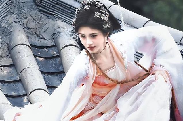 《万花世界》阵容揭晓!鞠婧祎联手赵一龙,男主颜值成焦点!