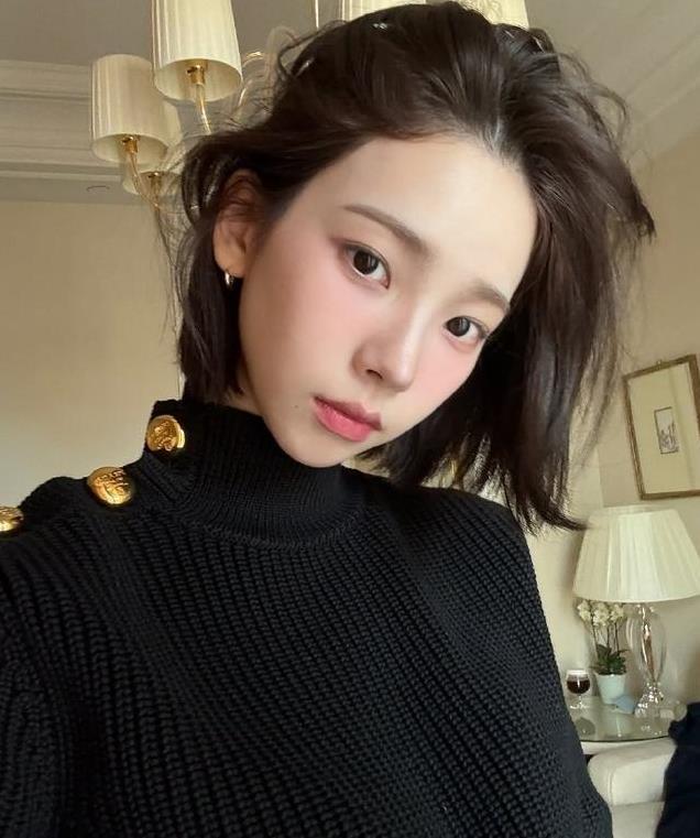 柳智敏素颜照震撼曝光！浓妆背后的天生丽质，清新自然美翻全网！