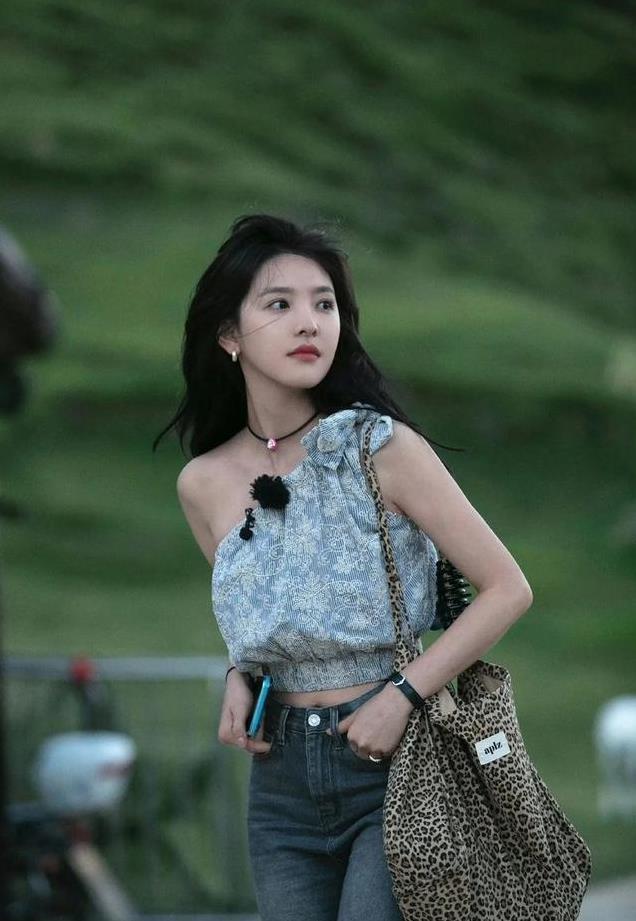 《难哄》章若楠揭露成长经历：重男轻女家庭逼婚，20岁被迫相亲！