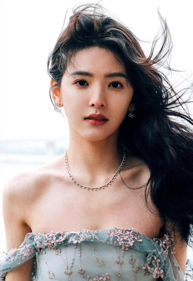 《难哄》章若楠揭露成长经历：重男轻女家庭逼婚，20岁被迫相亲！