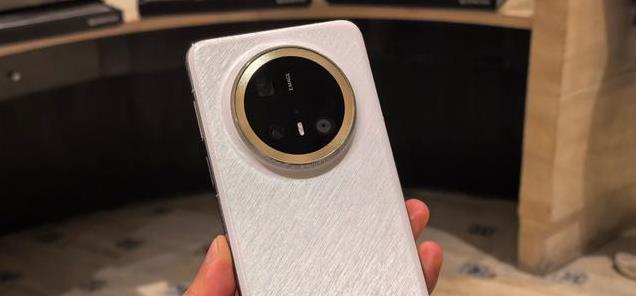 华为Mate80曝光:主动散热 IPX9防水,性能与创新再创新高!