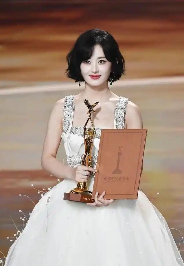 赵丽颖：从草根到女王，37岁逆袭成演技标杆！女性力量的真实展现