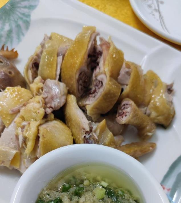 广东人为什么对白斩鸡情有独钟？背后隐藏的文化传承与美味秘密！