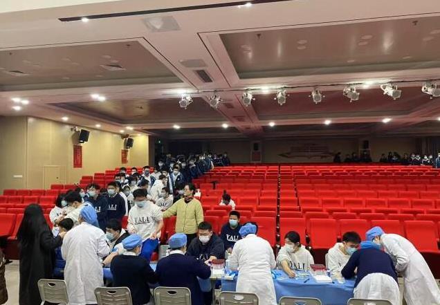 高考体检结束！视力不良、脂肪肝等问题频现，考生健康成焦点