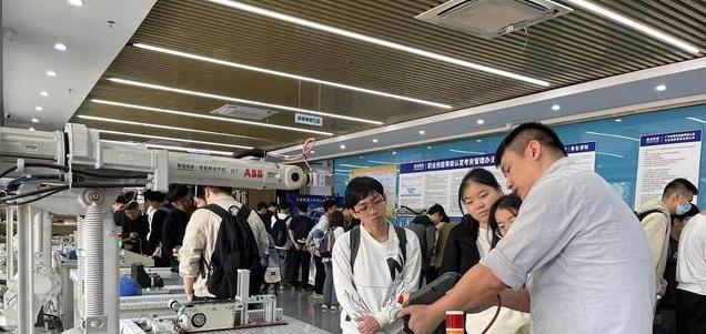 东莞智能制造加速：工业机器人实训提升技能水平，助力产业升级！