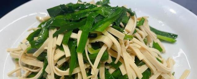 韭菜炒千张怎么做才最美味？掌握火候与调味，韭菜鲜香完美锁住！