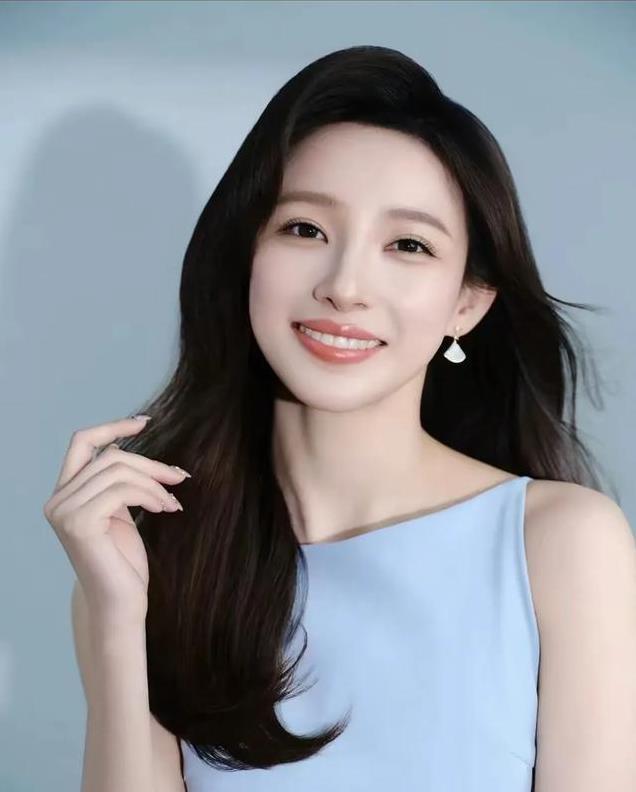 马凡舒：优雅与智慧并存，控场能力惊艳，未来主持界的璀璨之星