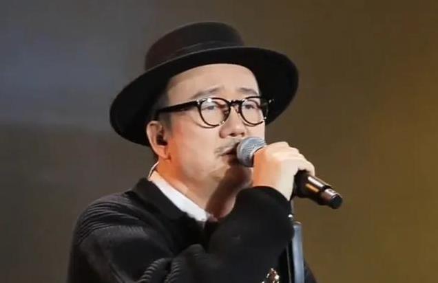 筷子兄弟久违合体，舞台生疏引热议，一个安享生活，一个拼命追梦