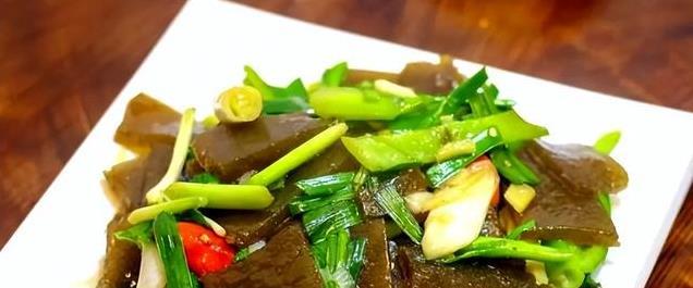 焖子：从烟台到大连，它是如何成为北方街头的美味传奇？