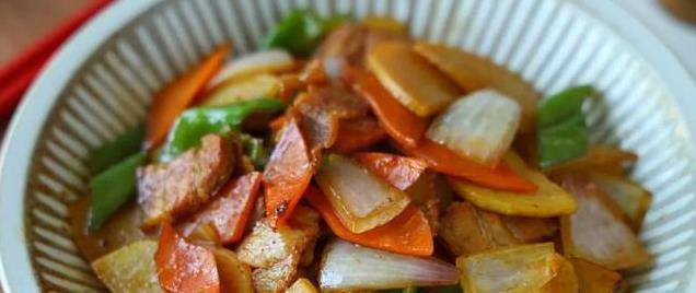 春天食欲不振？这道五花肉炒杂蔬，4种蔬菜融合，鲜香扑鼻！