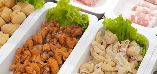 一碗麻辣烫，配菜选对才够爽，牛肉豆泡全吸汁，蔬菜菌菇添层次！