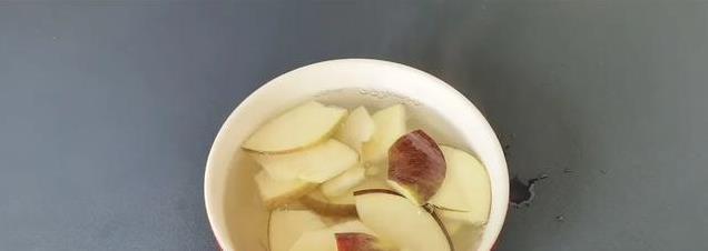 苹果加大蒜蒸一蒸，竟能缓解感冒？老一辈的“神奇”土方法