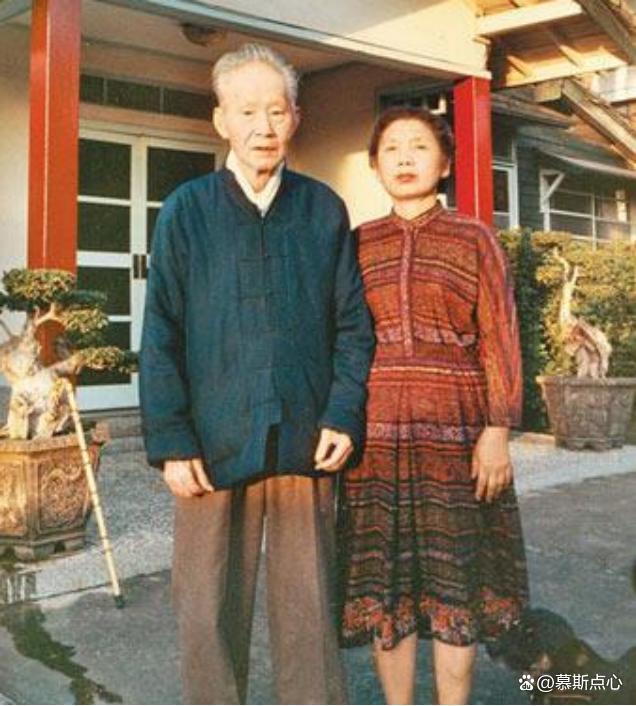 被软禁33年的孙立人病逝后留遗言：不葬大陆，棺材不入土