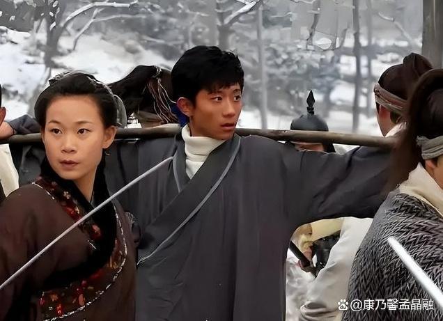 杨紫爸爸去看了张一山话剧 童星蜕变引发关注