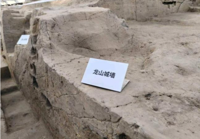 深蹲一层驮起千年文明，济南地铁6号线为4200年古城墙“让路”