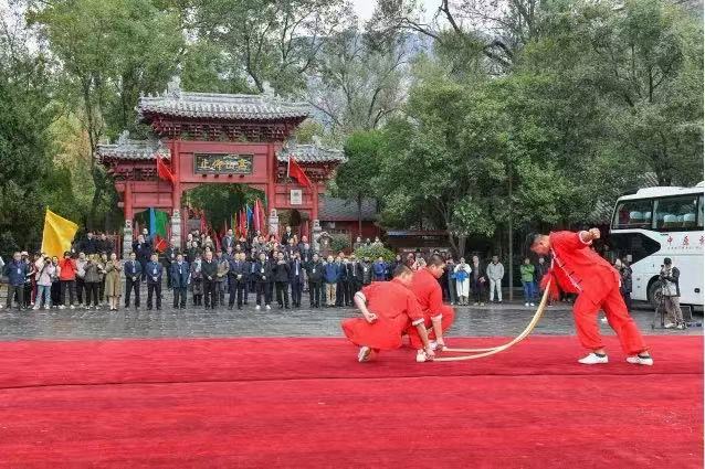 开幕前与会嘉宾共同不雅看了少林寺武僧团进行的功夫展演AG真人百家乐怎么玩