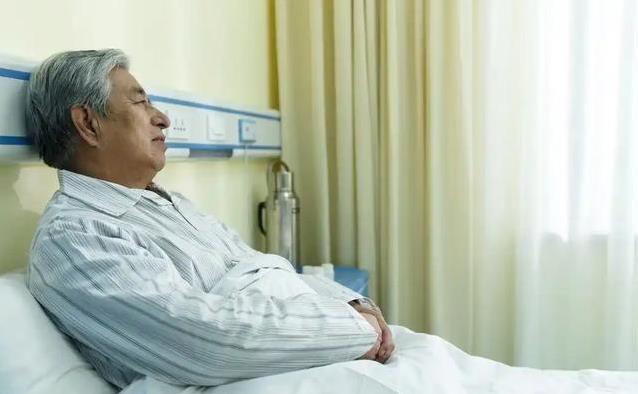 颈椎手术后，他吞咽困难险“卡喉”，医生揭秘3大并发症如何防？
