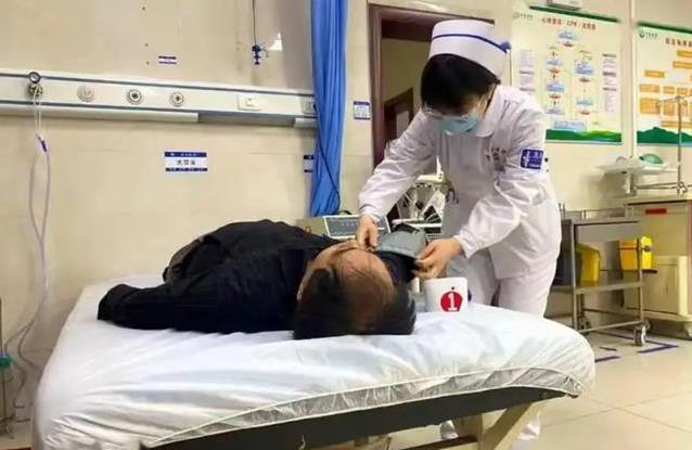 丝瓜炒鸡蛋吃出事，毒倒一家三口，真凶藏在菜里？