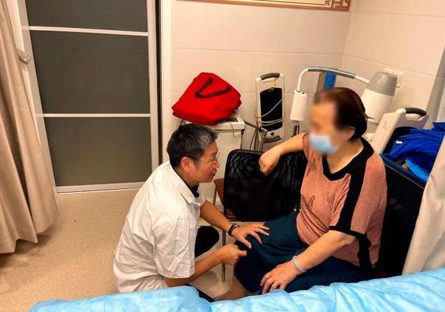 膝盖疼到走不动？3种运动疗法最有效，你试过几种？