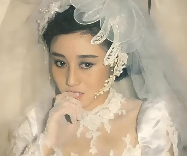 她被李连杰抛弃住地下室十年，却凭一技之长翻身成赢家