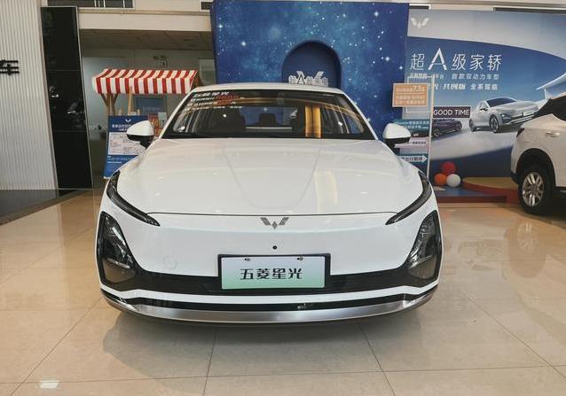 五菱星光25款到店，智能驾驶全配齐，续航610km值吗？