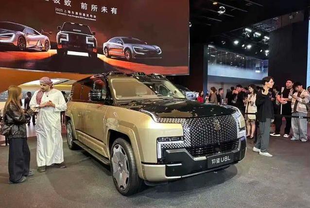 国产豪车放大招，仰望U8L加长200mm，豪华六座秒杀进口SUV？