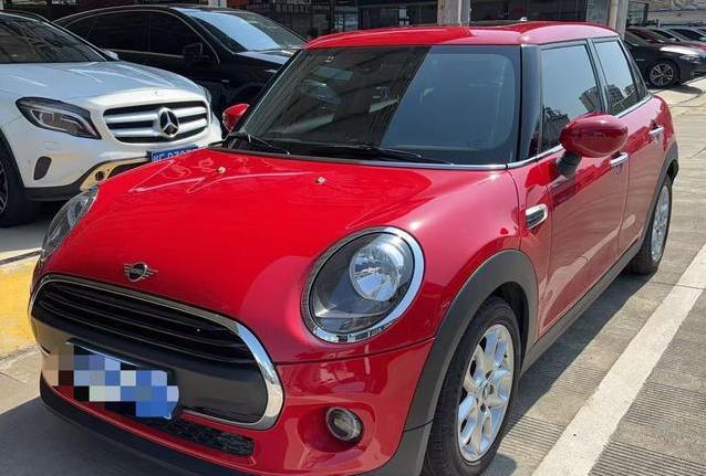10万入手MINI，时尚街头炸场，省油又保值？