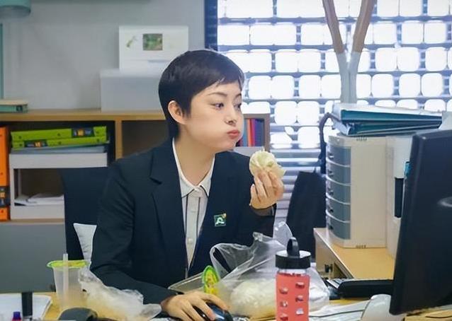 孙俪缺席研讨会陪女儿夺冠，伦敦旧地重游，她的人生赢家秘诀？