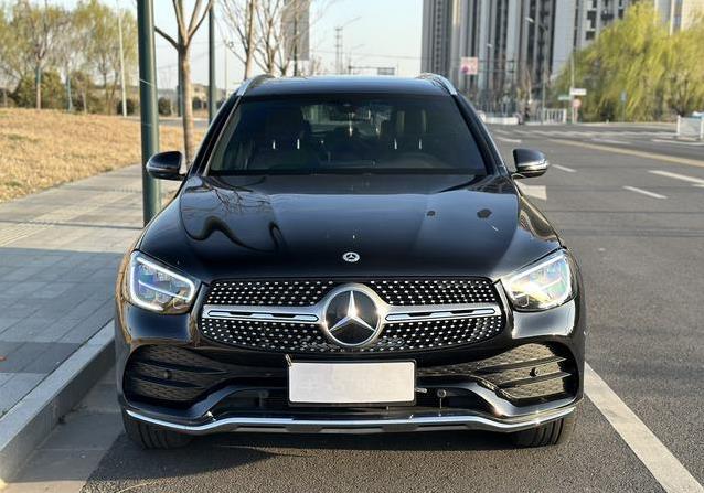 27万入手豪华奔驰GLC，3.8万公里黑色新车况，值不值一探究竟？