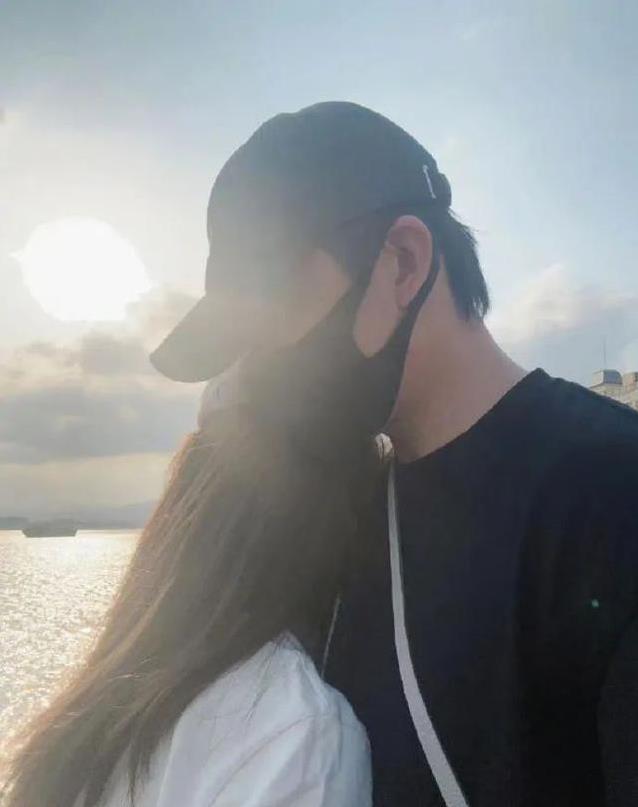 俞灏明晒钻戒甜炸全网，王晓晨是他最终归宿？婚讯何时官宣