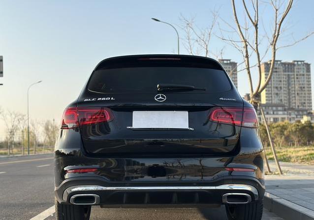 27万入手豪华奔驰GLC，3.8万公里黑色新车况，值不值一探究竟？