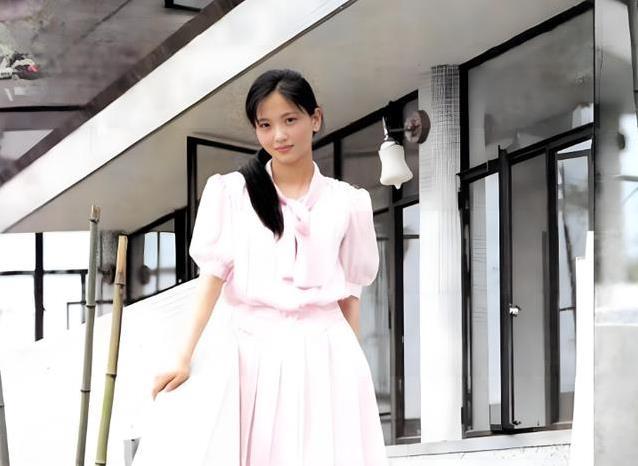 12岁逆母意追梦，30岁主动演妈妈，59岁她却成荧幕常青树