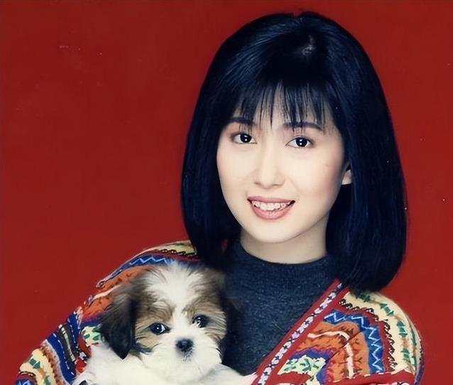 56岁孟庭苇独自美丽,离婚风波后活出自我,儿子18岁帅到炸