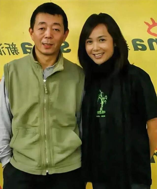 蒋雯丽婚姻风波不断，养女小凡成关键转折，32年幸福结局如何？
