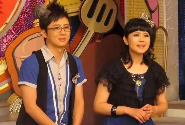 53岁主持程成高烧住院，孤身病床无人陪，他会否后悔单身？