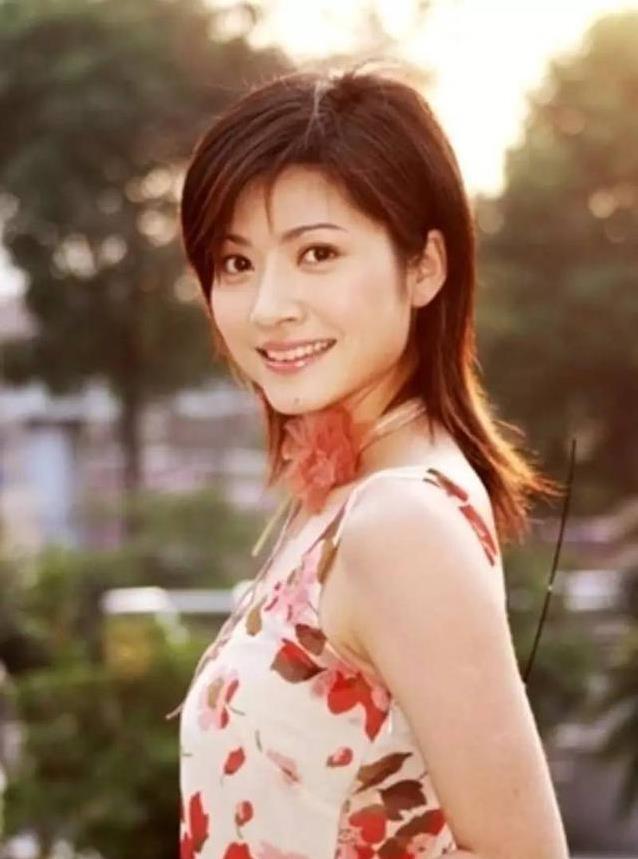 上海女孩爆红主持圈，家庭事业双丰收，背后秘密让人好奇？