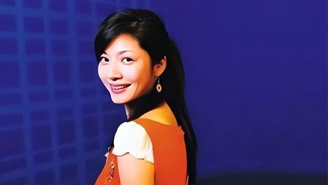 上海女孩爆红主持圈，家庭事业双丰收，背后秘密让人好奇？