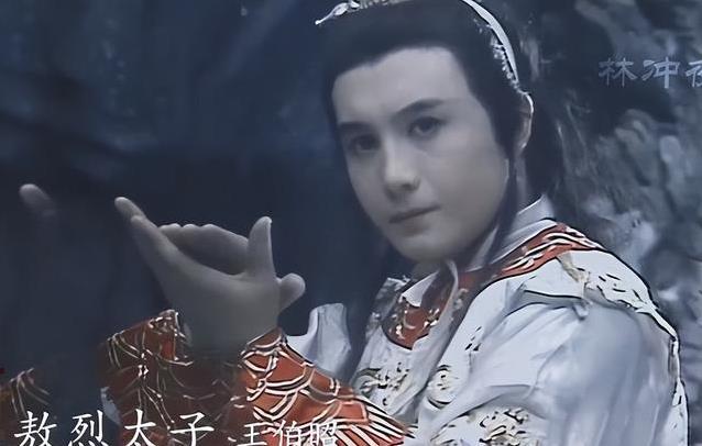 86版小白龙爆红全国，赴美4年无人问津，如今南京小店谋生路